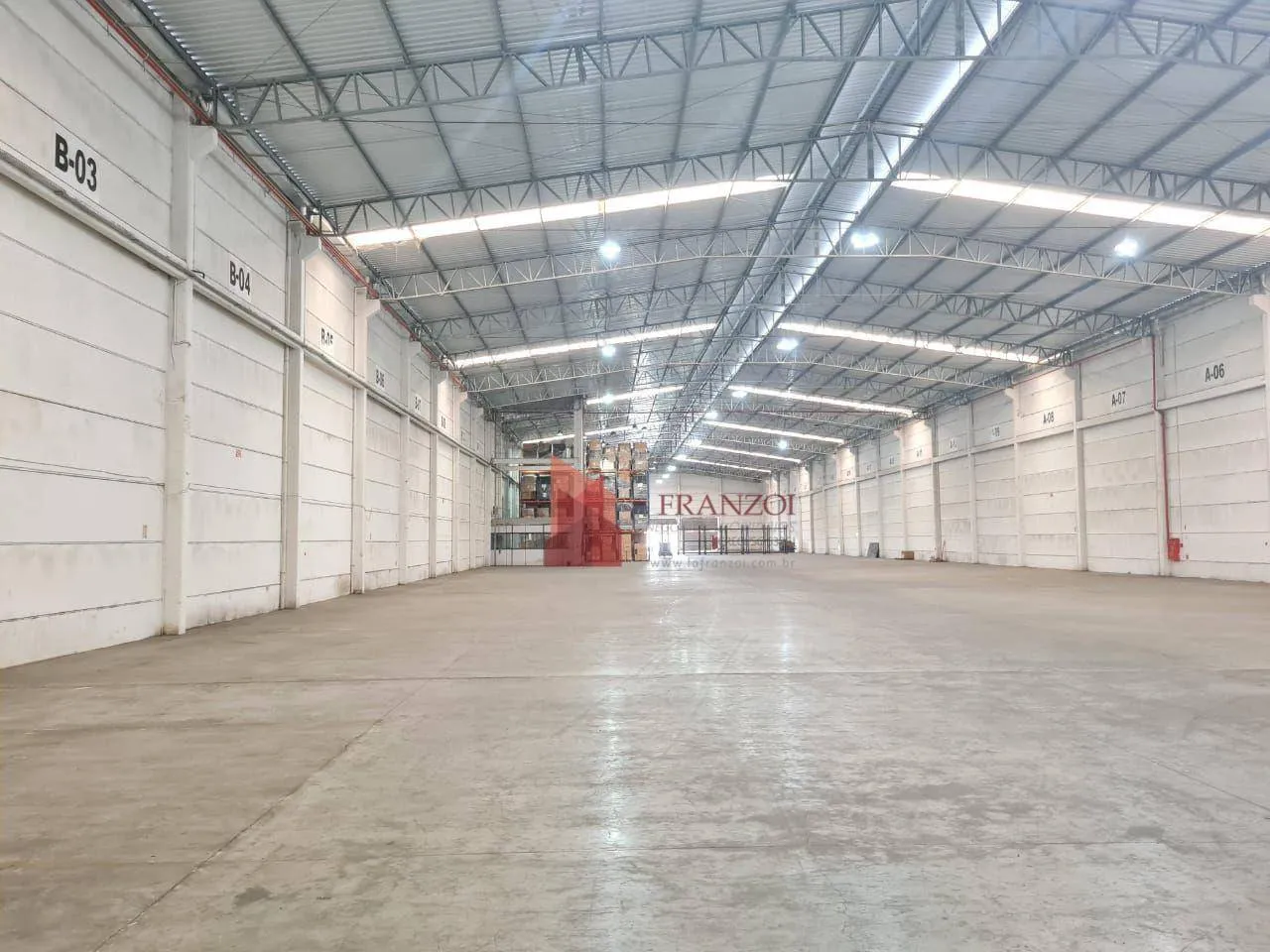VENDA E ALUGUEL GALPÃO 4.300m²em terreno de 8.125 m² na BR 101 Itajaí - SC