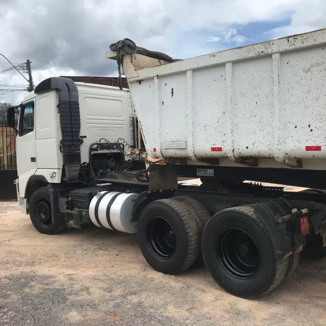 VENDO VOLVO FH400 6X2 - ANO 2010 C/ AR e CAÇAMBA ROSSETTI ANO 2008 - Foto 3