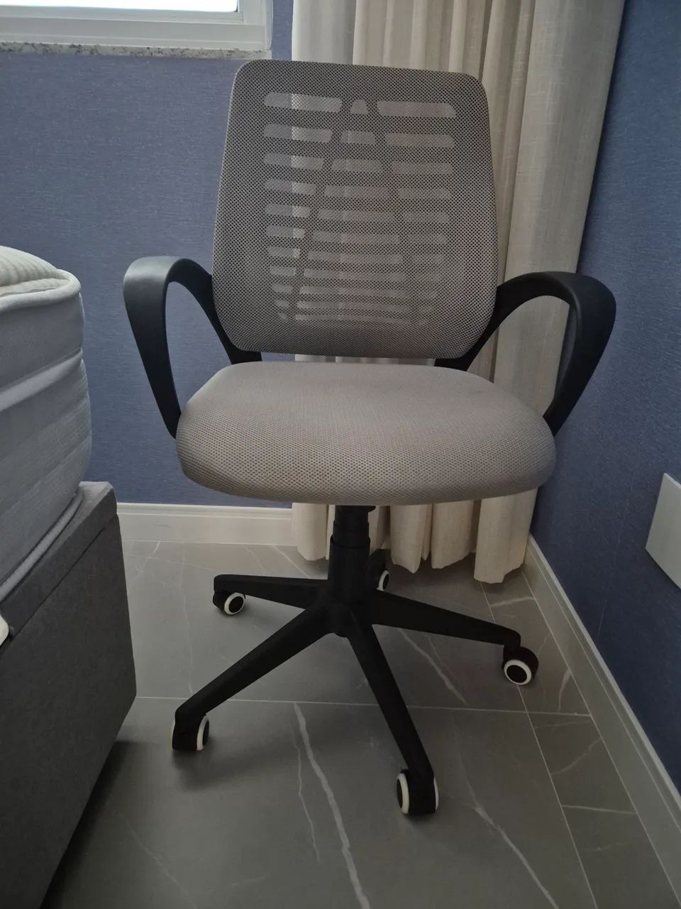 Cadeira Giratória Escritório Mesh Cinza