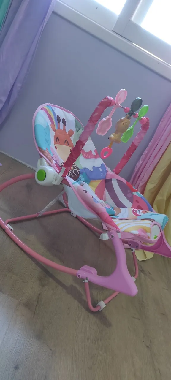 Bouncer para bebê com móbile