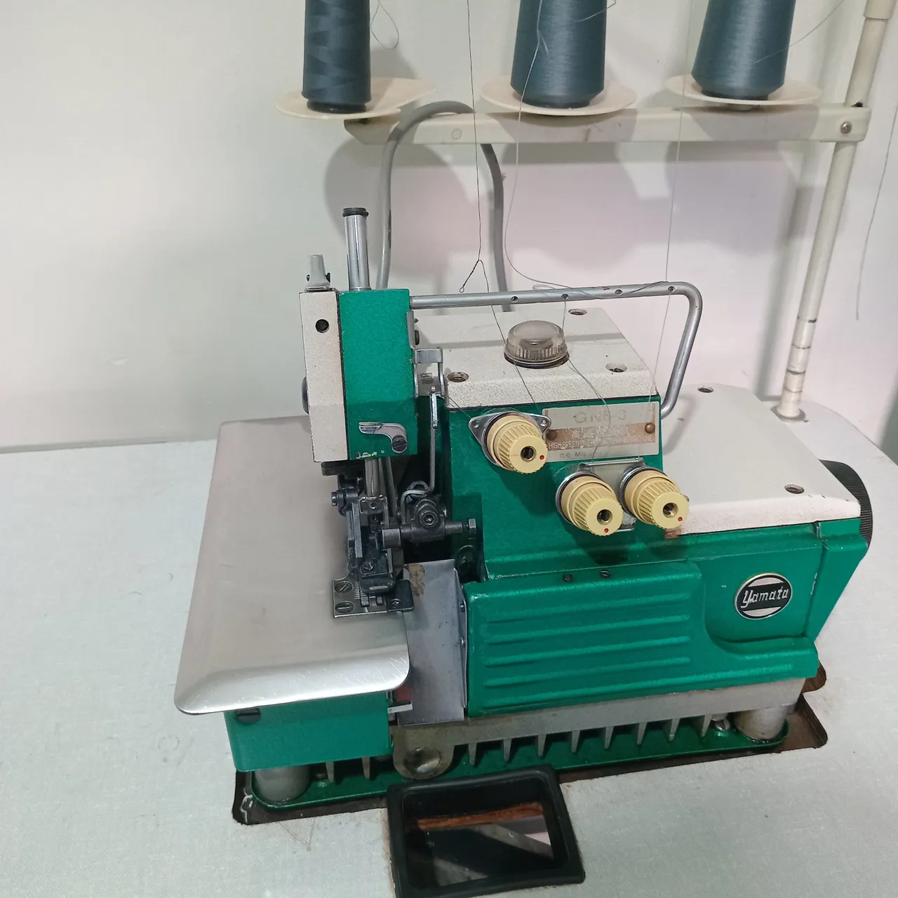 Máquina de Overlock Industrial Yamato