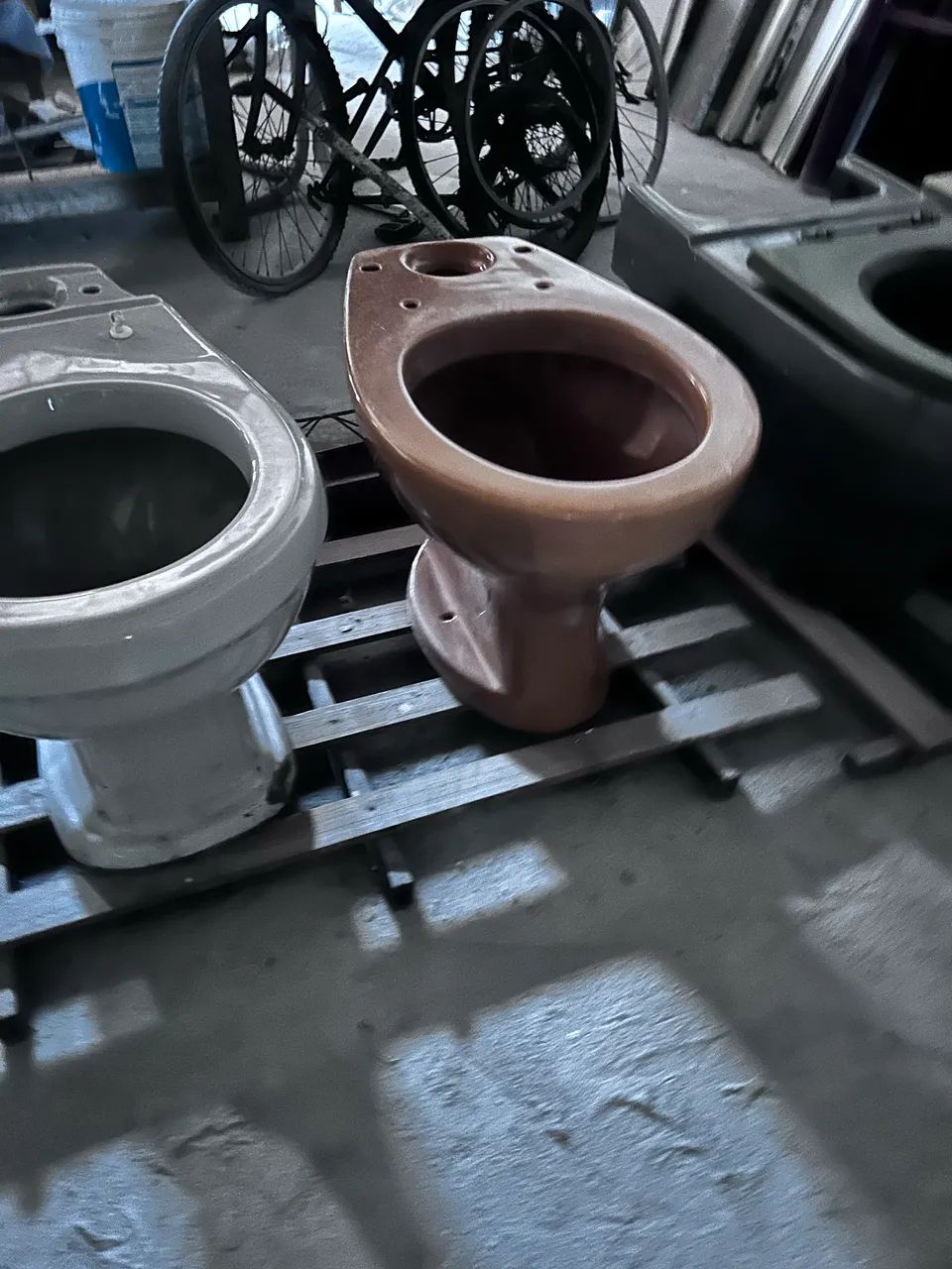 Vasos sanitários comuns e acoplado  - Foto 4