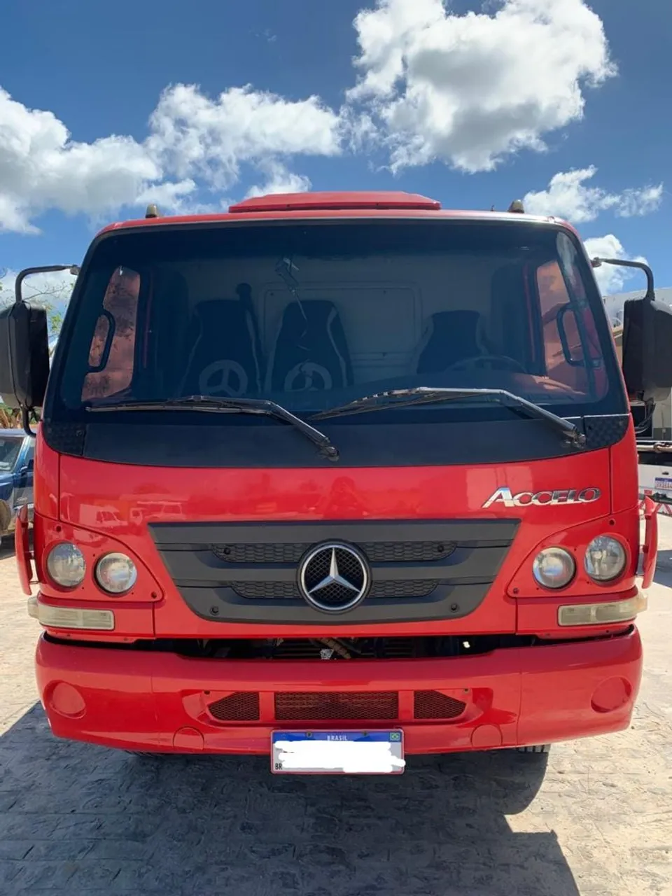 Caminhão M. Benz Accelo 815