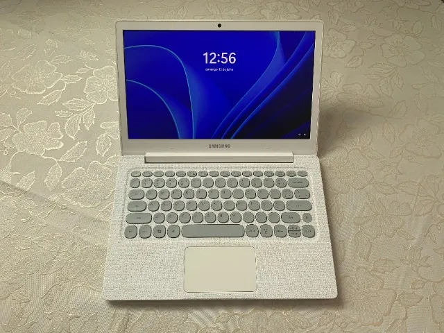 Notebook Samsung F30 Branco Giz, 4GB RAM/128GB HD Tela Full HD 13.3" Windows 11