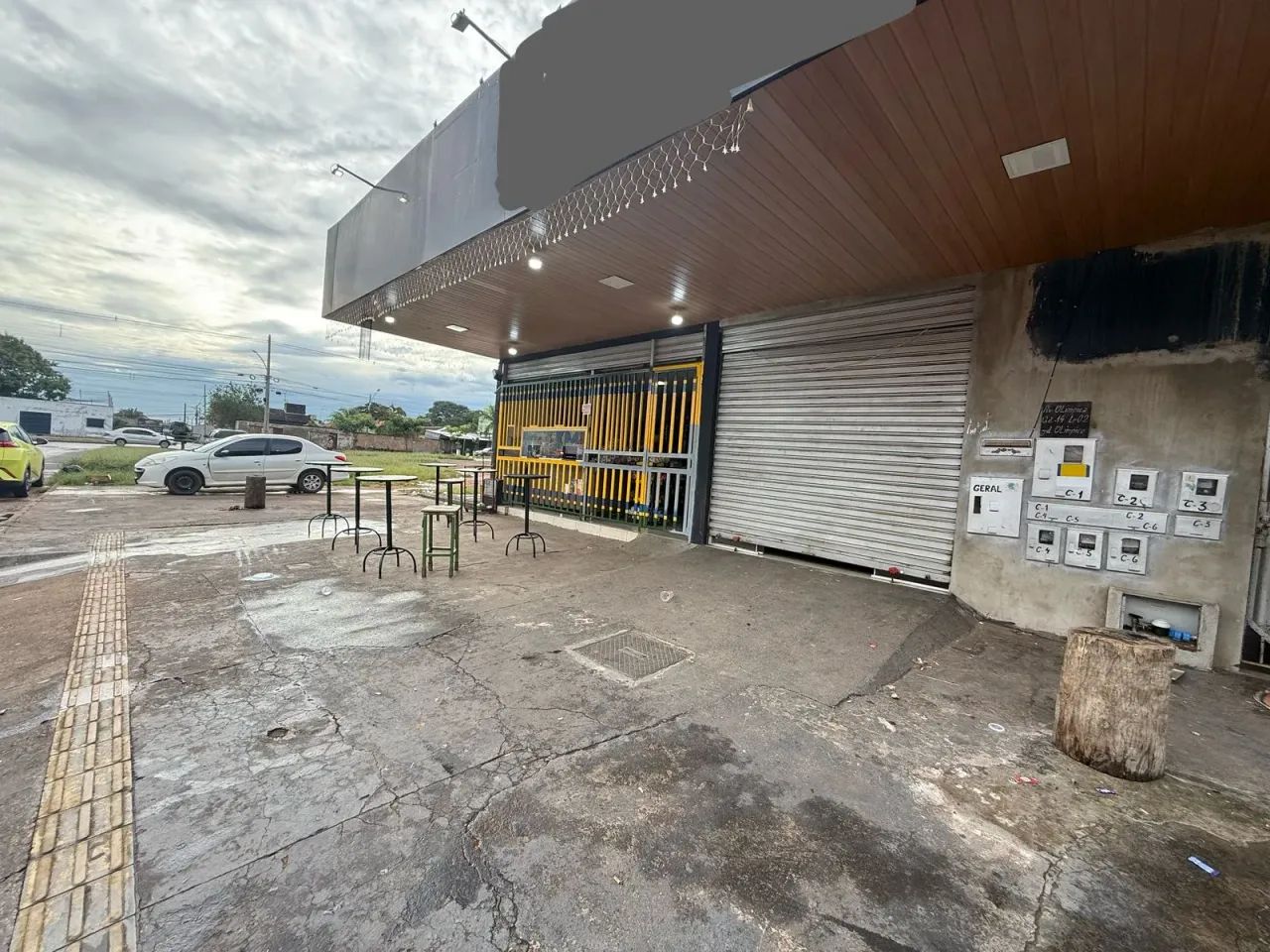 Predio com 4 kitnets e 2 salas comerciais, contra esquina Avenida W5 - Foto 4