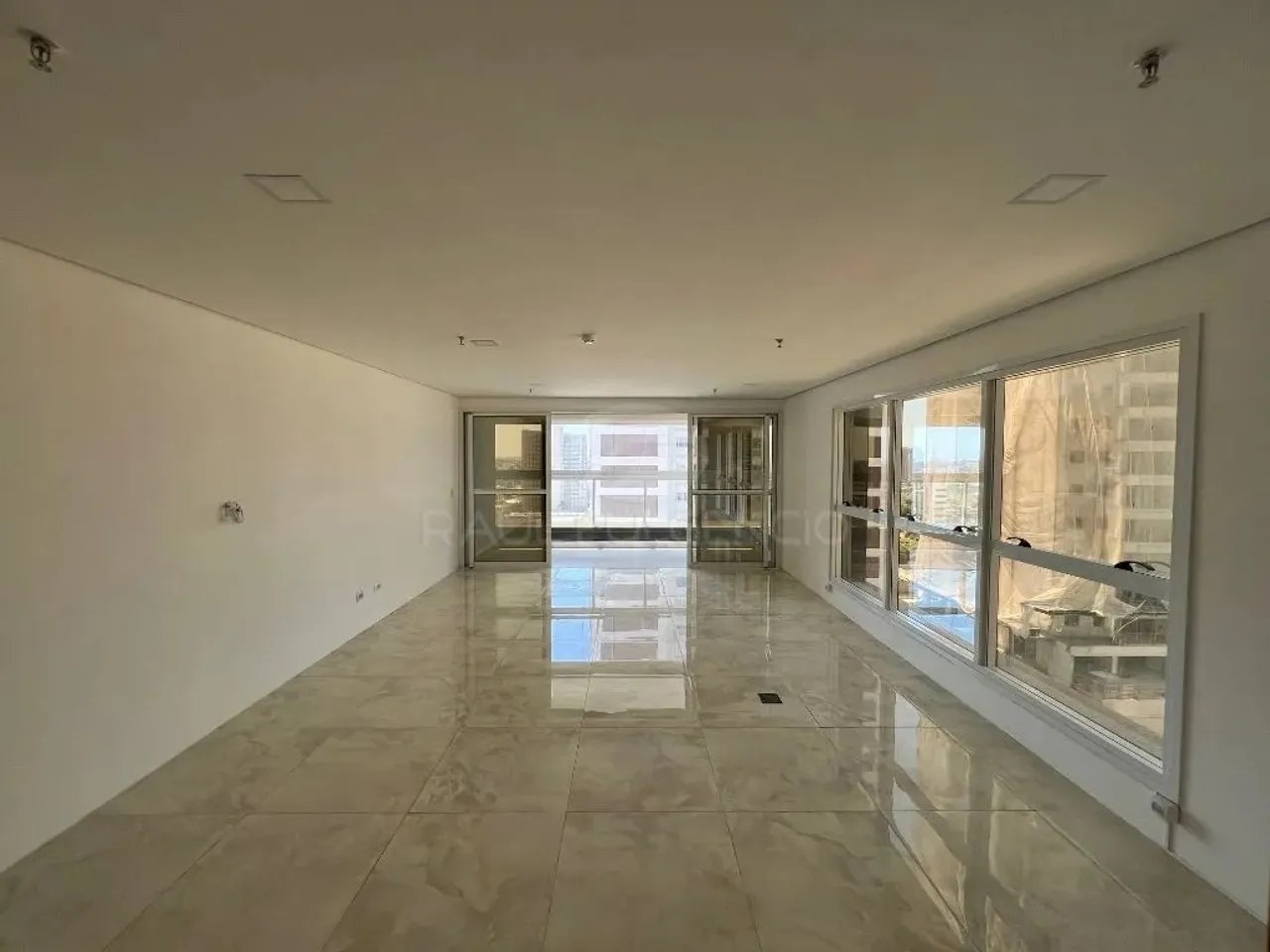 Sala Comercial para Venda na Gleba Palhano no Ed Palhano Premium