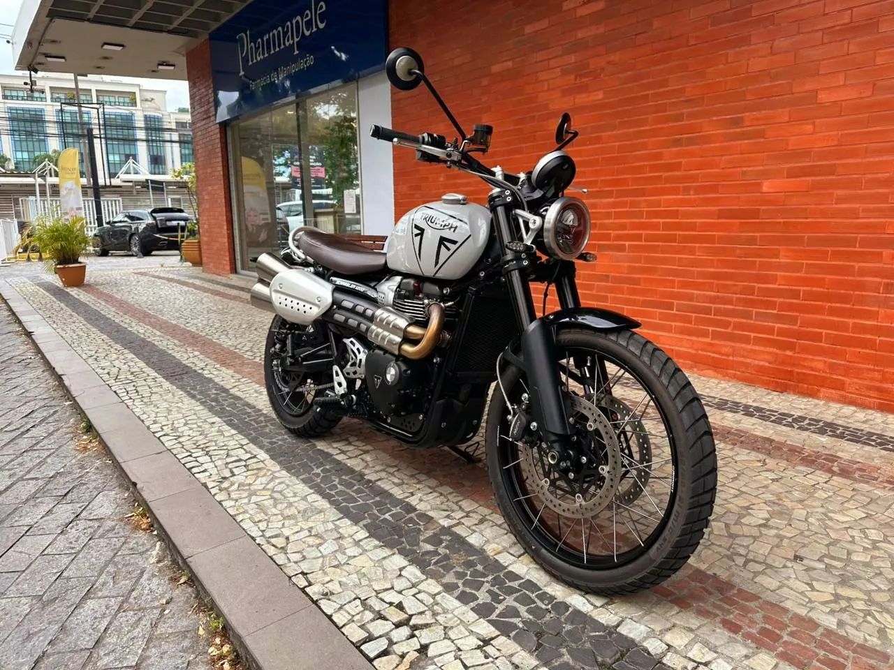 Triumph Scrambler 1200 XC 2025 com 1300 km - Impecável - Foto 3