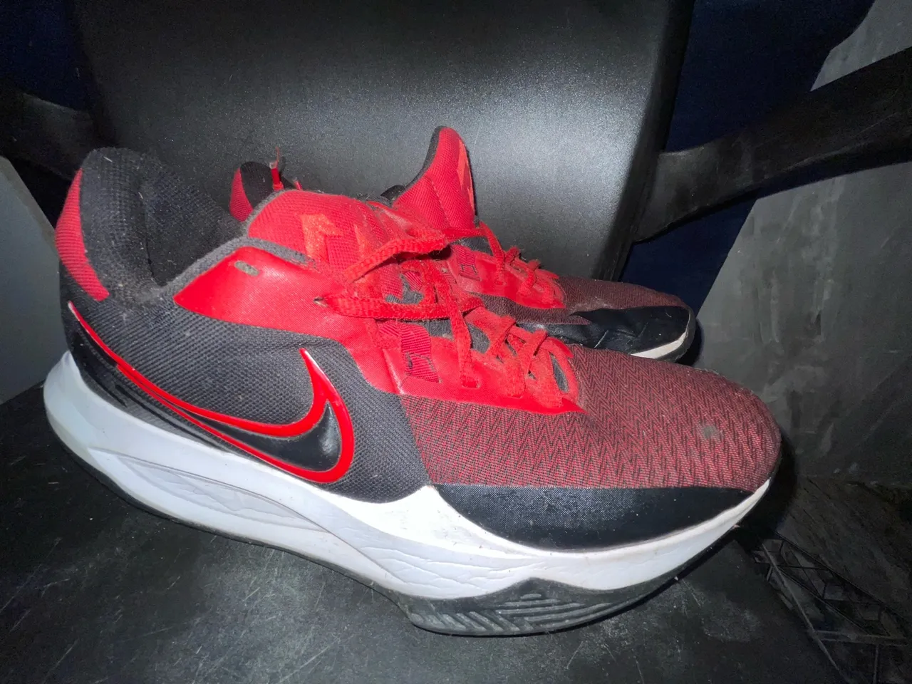 Tênis Nike precision VI