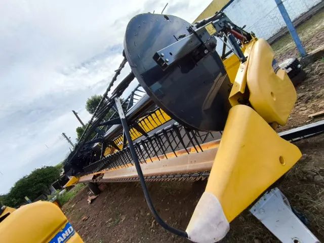 UMA PLATAFORMA DE CORTE, NEW HOLLAND, ANO DE FABRICAÇÃO 2024 - Foto 2