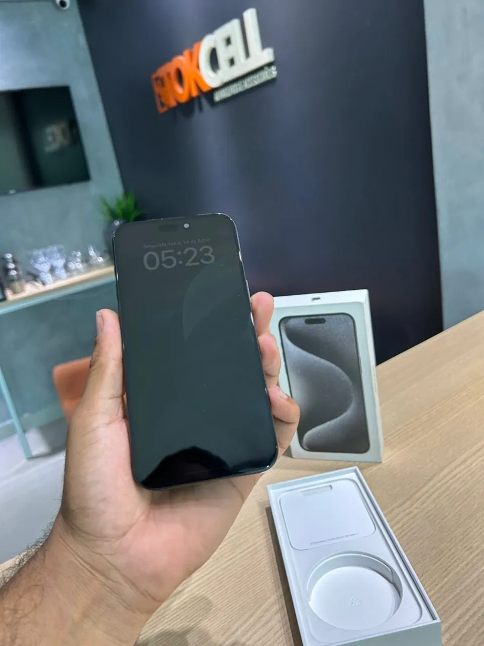 Iphone 15 Pro Max 512GB Preto Seminovo Leia o anúncio
