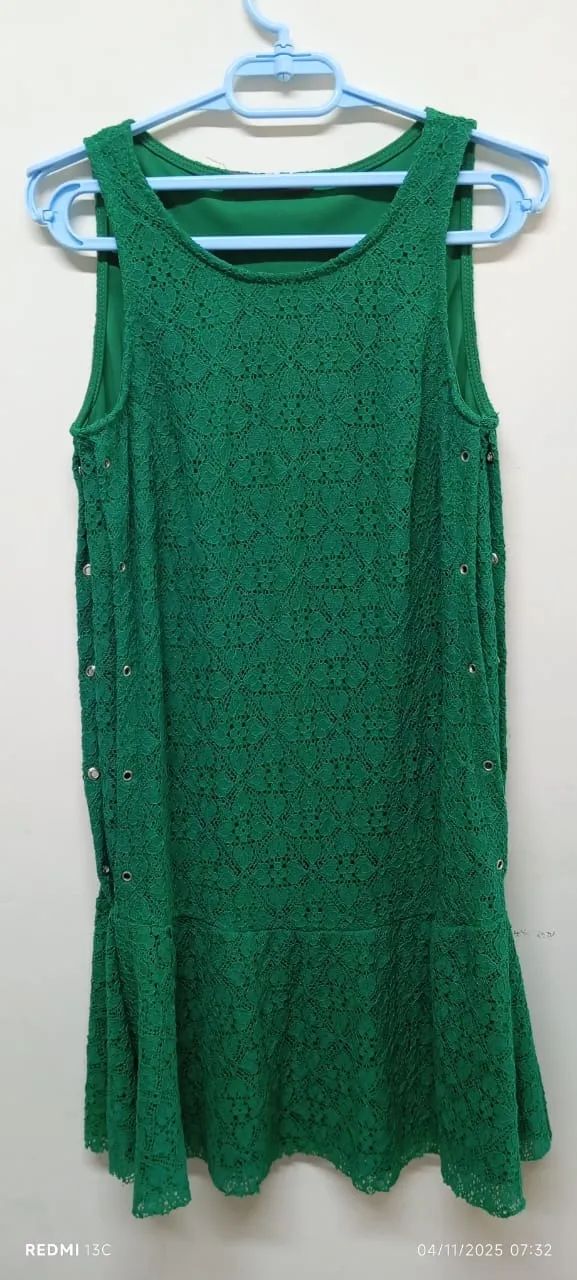 LOTE C/4 VESTIDOS P/40 USADOS  - Foto 3