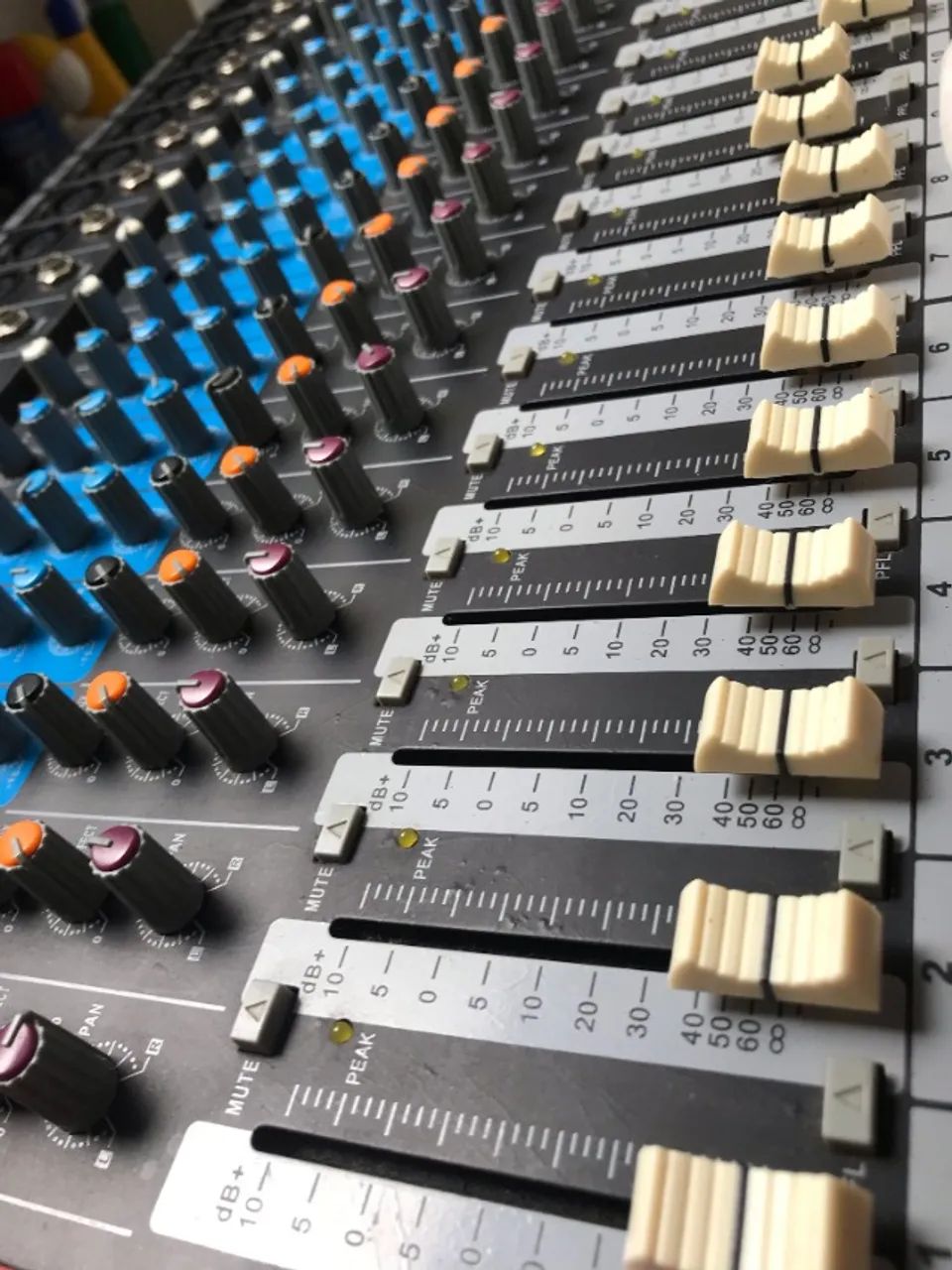 Mesa de Som Soundvoice Ms162 Mesa De Som 16 Canais Bivolt - Foto 3