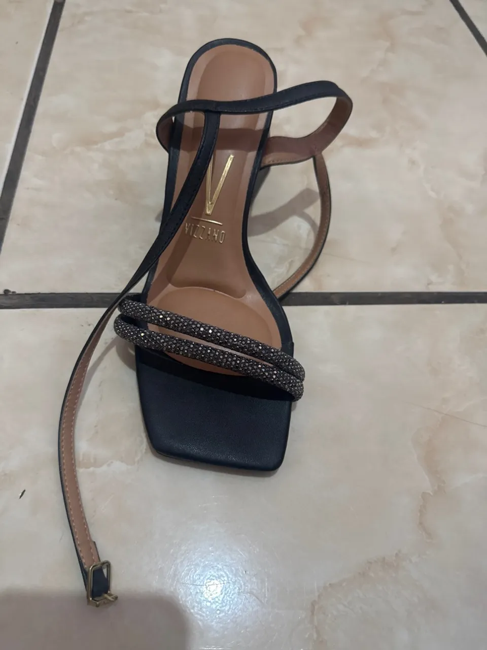 Sandália Feminina Vizzano Preta com Pedrarias