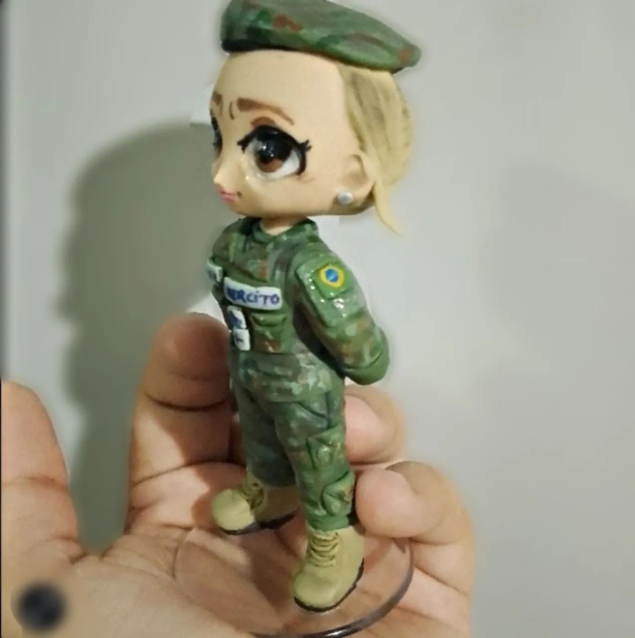 Boneca de Coleção - Soldado Feminina - Foto 2