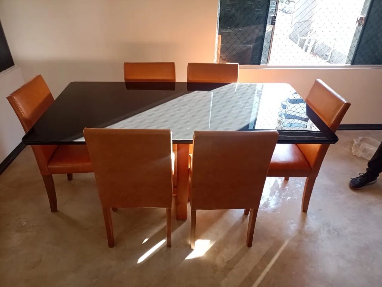 Mesa de Jantar com 6 Cadeiras em Couro ecológico de madeira 