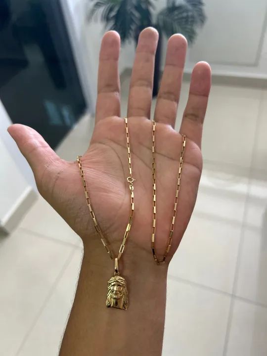 Corrente maciça de Ouro com Pingente de Jesus