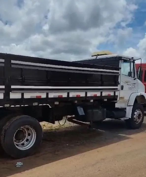Caminhão Mercedes 1620 ,ano 2000 