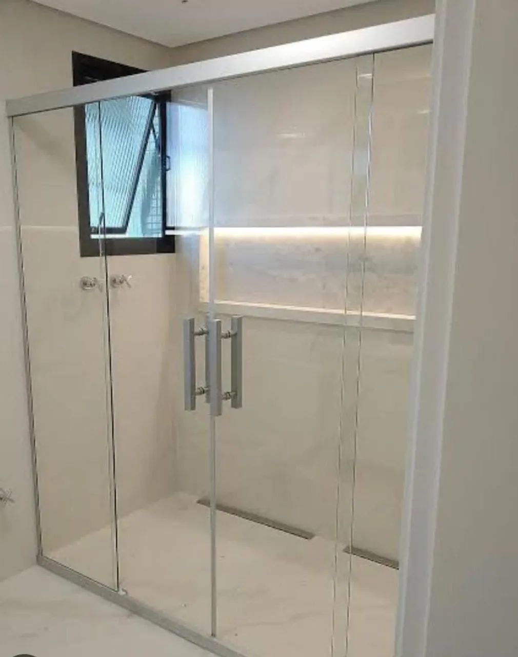Clear box R$350.00 per square meter.