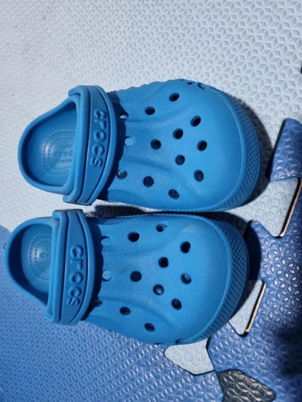  Sandálias Crocs Infantil Azul - Tamanho Pequeno