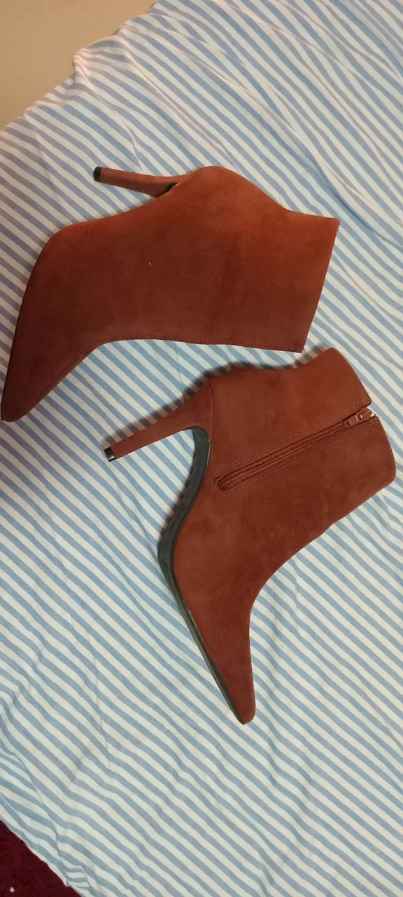 Botas de salto alto marrom - Elegância e estilo!