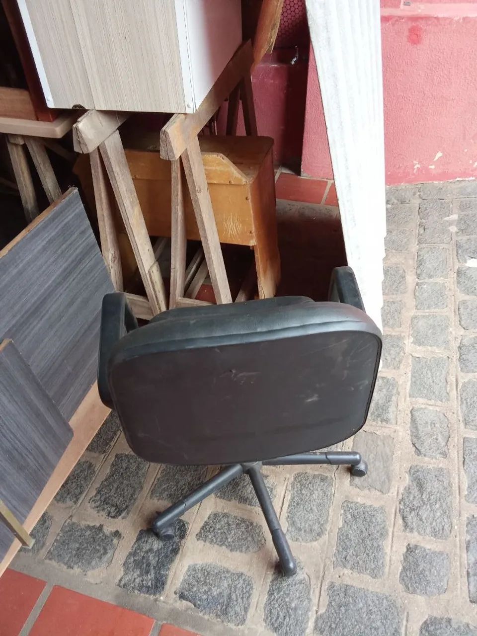 Cadeira giratória de escritório - Preta - Foto 3