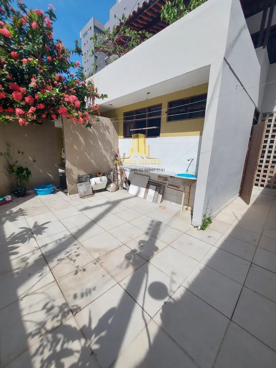 Bairro Jatiúca, Casa para locação comercial. Dois pavimentos, jardim, varanda, móveis plan - Foto 10