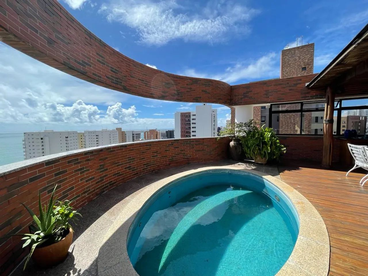 Condomínio Edifício Sonthofen - COBERTURA com bela vista mar