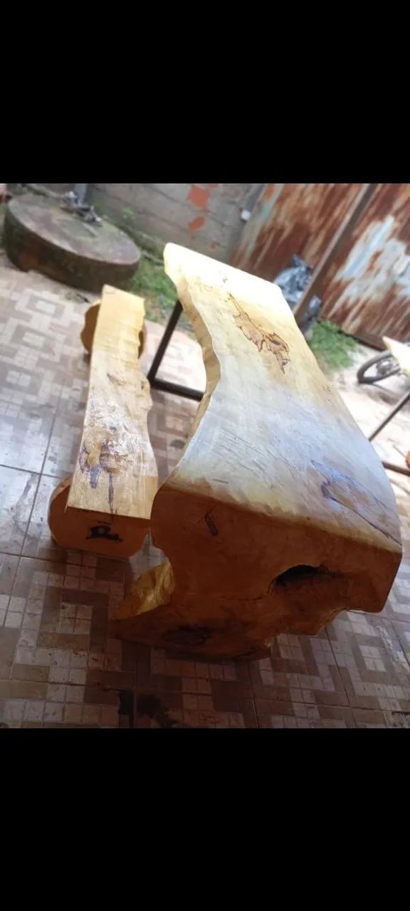 Mesa rústica zerada de 2 metros e 20 pra ir logo 3.500