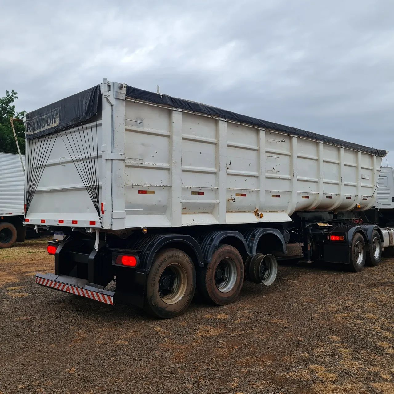 Caçamba basculante Guerra 40 mtos