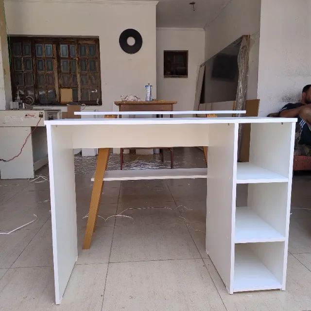 Mesa Escrivaninha Branca com Prateleiras Nova Fabricamos 