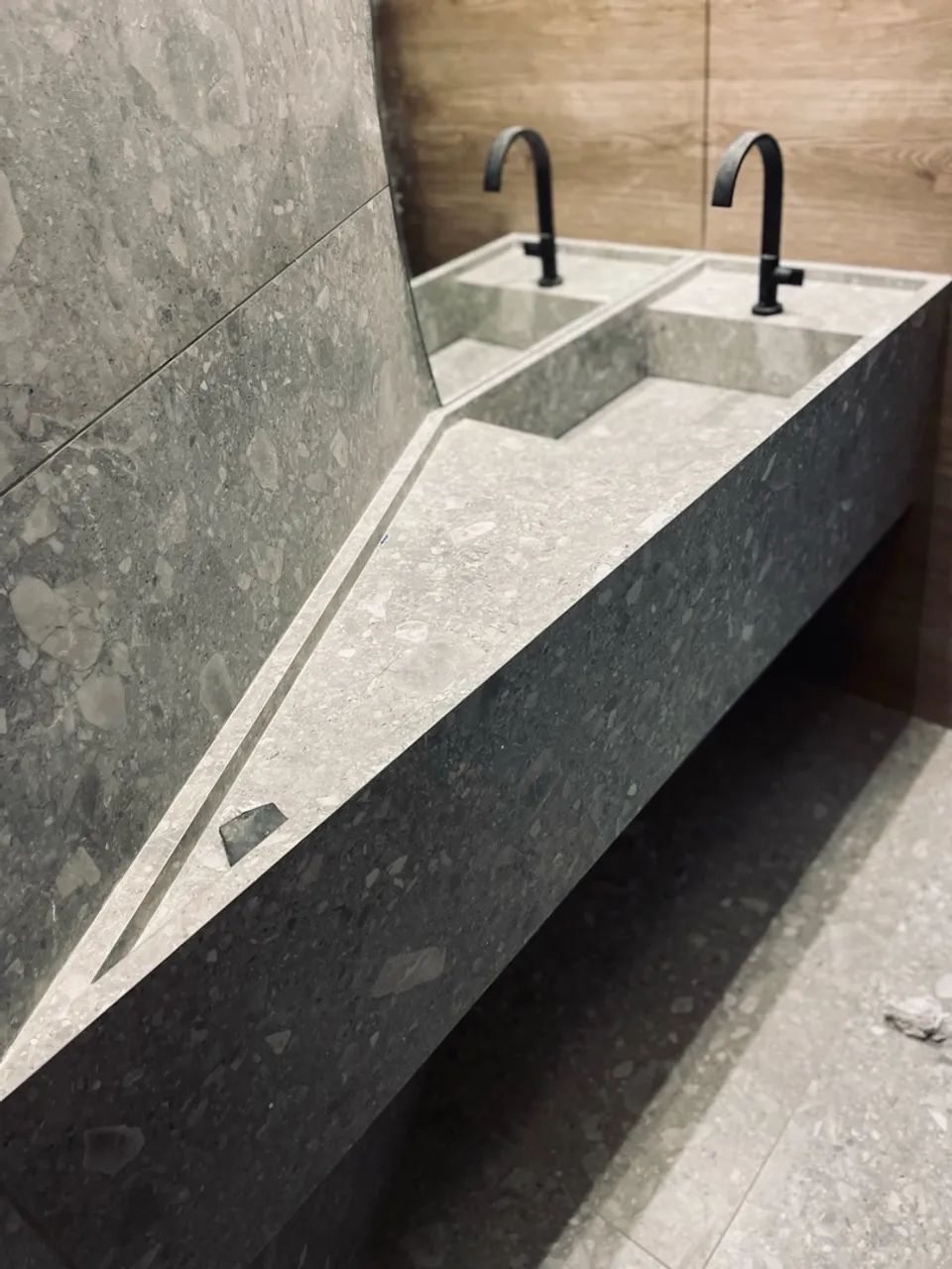 Cuba de pedra com design moderno