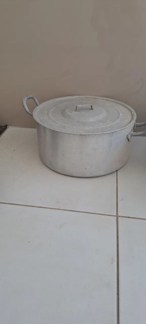Panela grande com tampa