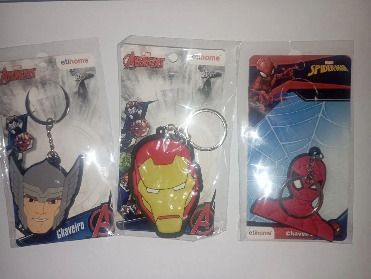 Chaveiros e ímãs do Homem Aranha e Vingadores - Foto 2