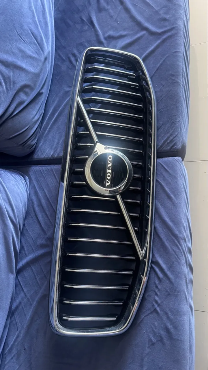 Grade Dianteira Volvo XC60 - Peça Original