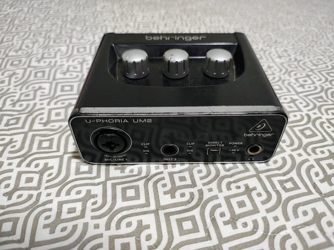 Behringer U-Phoria UM2 - Interface de Áudio