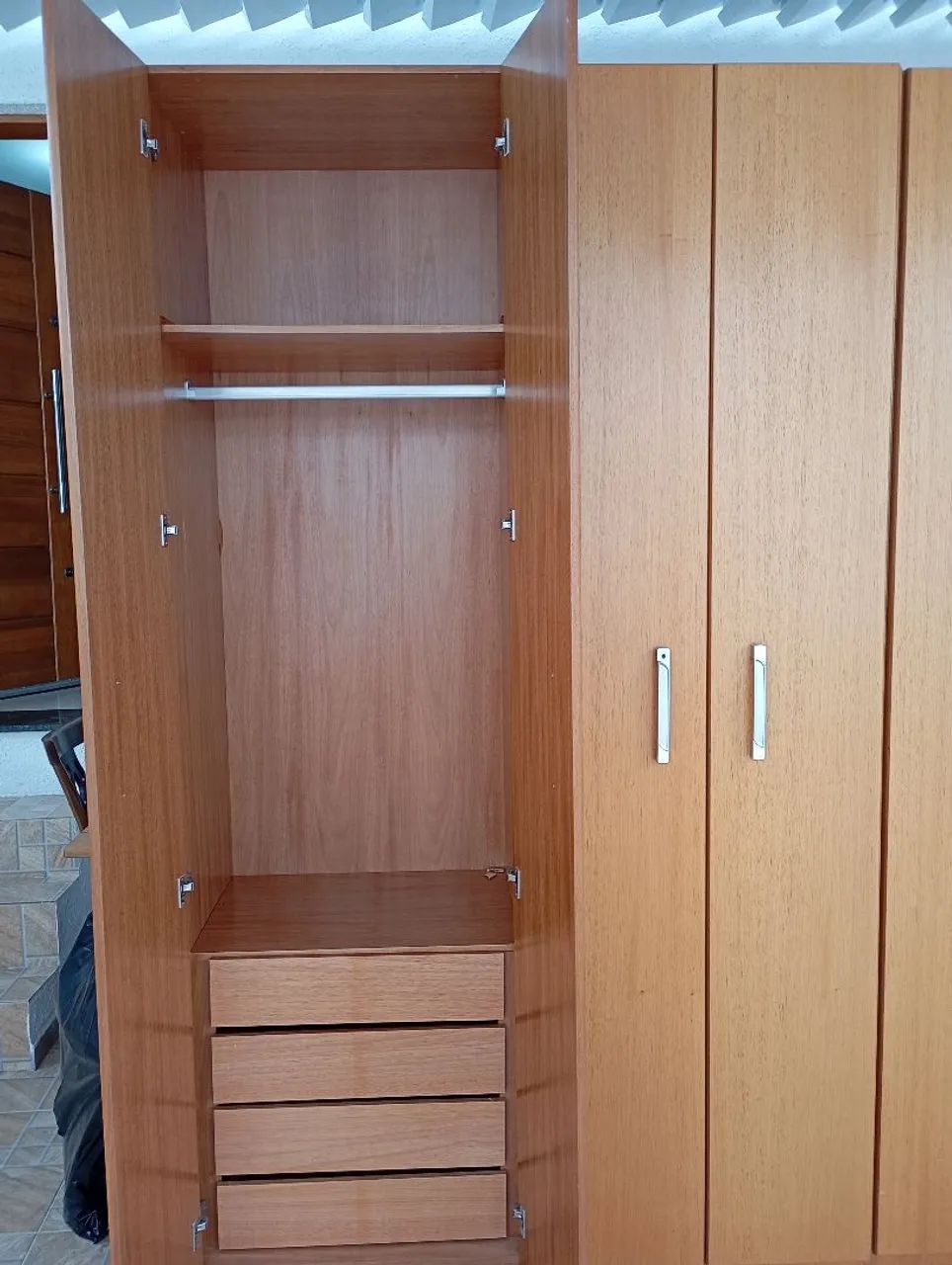 Guarda-roupa de 6 portas de madeira maciça - Foto 4