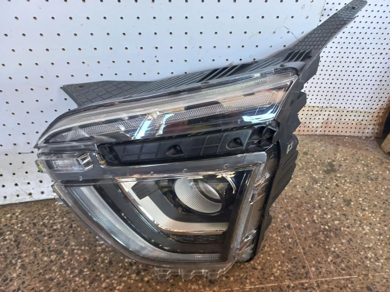 Farol Hyundai creta 2022/2024 com led 