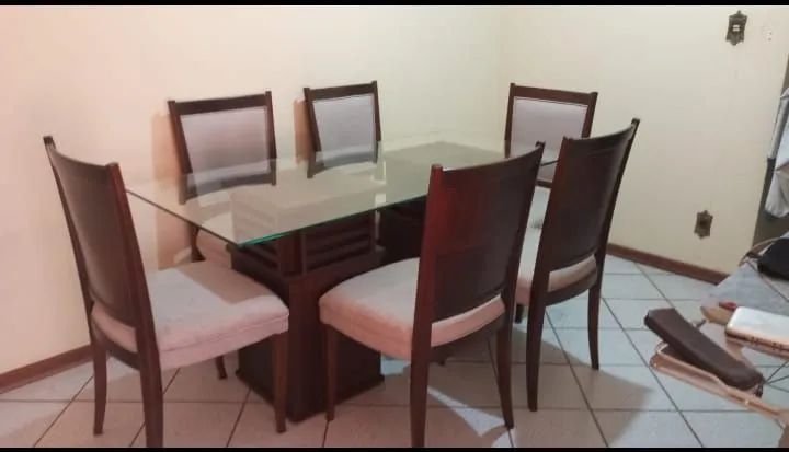 Mesa de Jantar em Madeira com Tampo de vidro