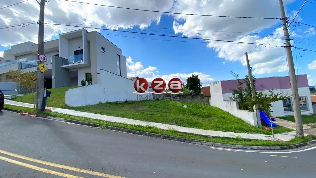 Terreno à venda em condomínio em Valinhos-SP, Vivenda das Pitangueiras, com 302m² de área.