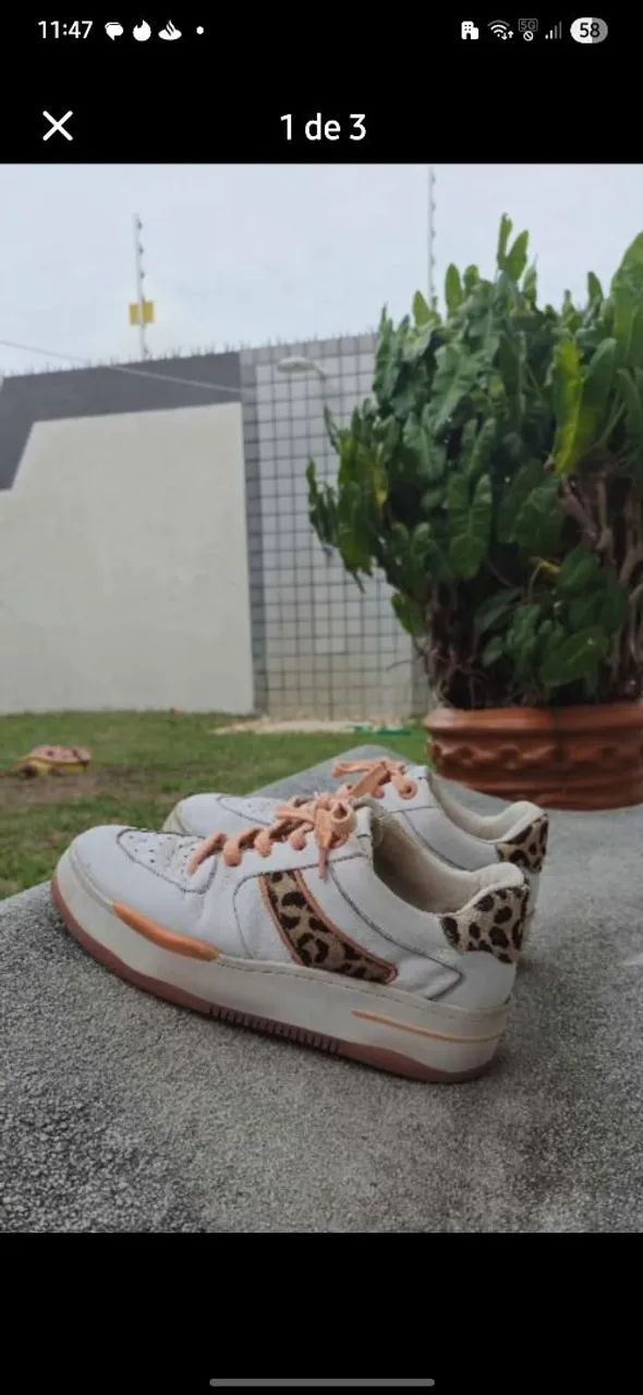 Tênis branco com detalhes em oncinha