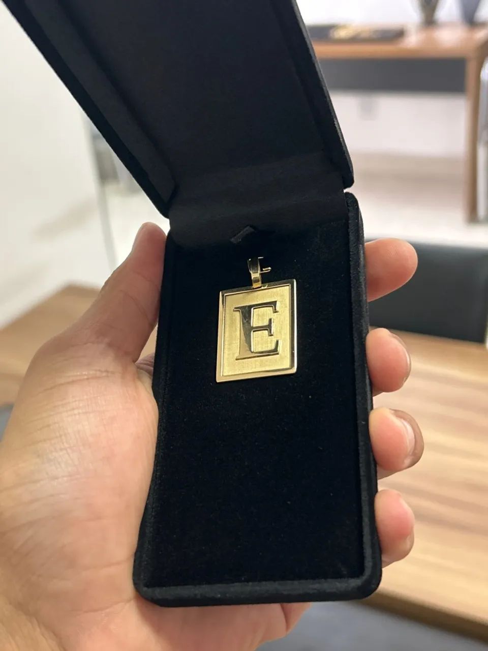 Pingente de Letra E feito em OURO 18K - Foto 5