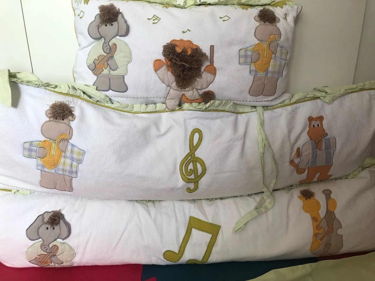 Protetor de berço musical Safari para bebê