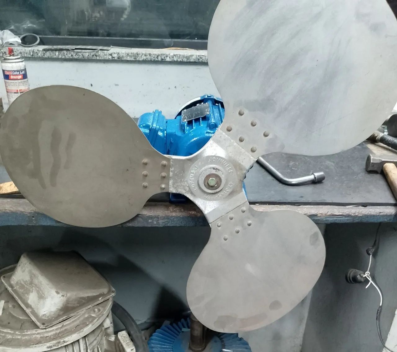 Ventilador industrial com motor trifásico