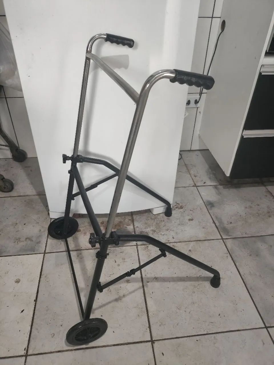 ANDADOR TRIANGULAR PARA LOCOMOÇÃO PARA IDOSO - Foto 5