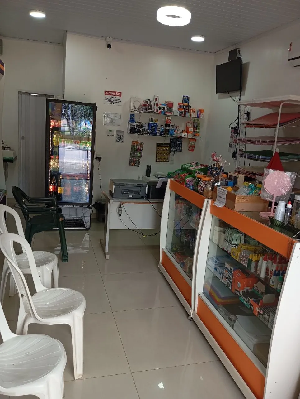 Vende se uma papelaria completa