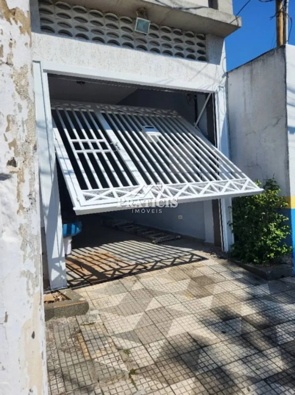 Sobrado para locação no Ipiranga com 4 Dormitórios, 2vgs.