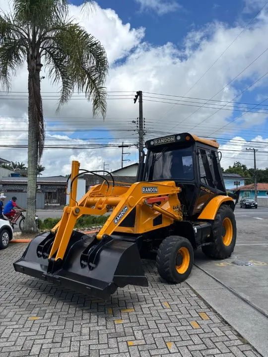 Retroescavadeira  Randon RD406 2015 / 7 mil horas / oportunidade
