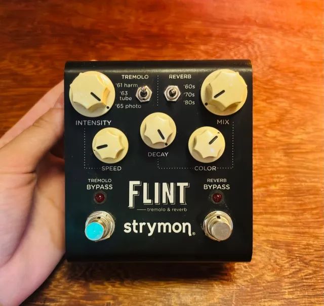 strymon FLINT V1トレモロ&リバーブ Pedal de efeito Reverb e Tremolo Strymon Flint (leia a descrição