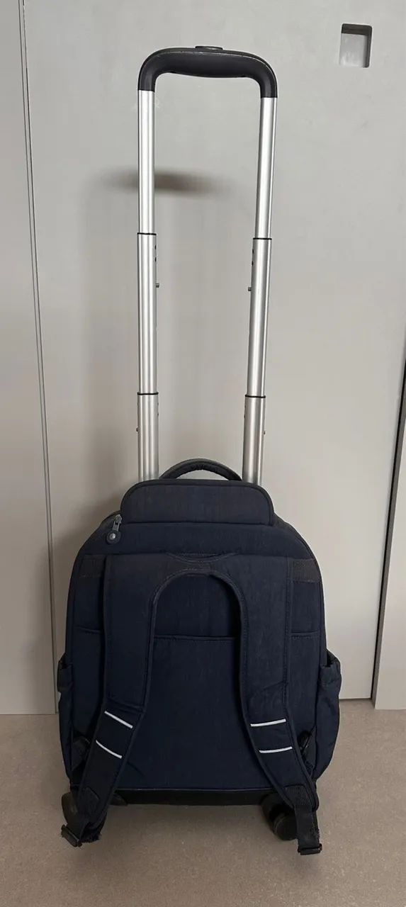 Mochila Kipling New Zea Azul Original com rodinhas 360° - Foto 3
