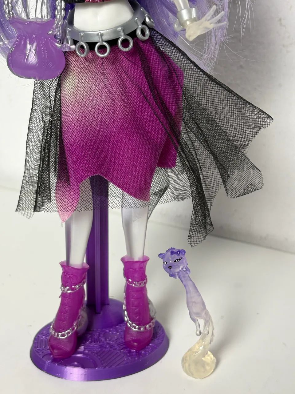 Boneca Básica Monster High Spectra Vondergeist Creeproduction  - Foto 2
